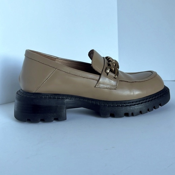 💥SALE💥 Beau Today Chain Leather Loafers Size 7.5 - Picture 2 of 9